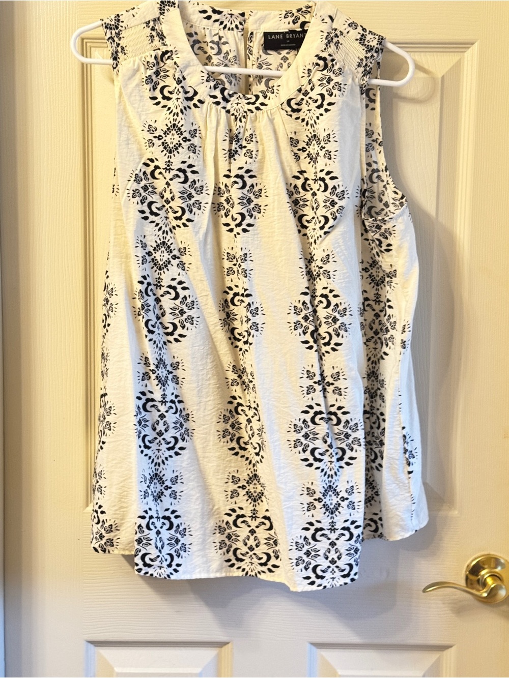 Lane Bryant White Sleeveless Top with Black Medallion Print